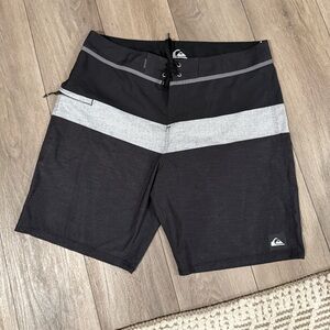 Quiksilver Board-shorts / Surf  Swim Trunks • Size 36